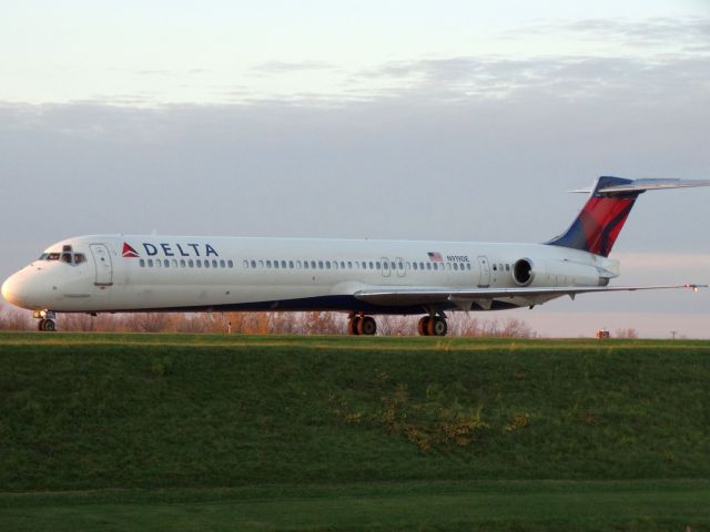 McDonnell Douglas MD-88 (N919DE)