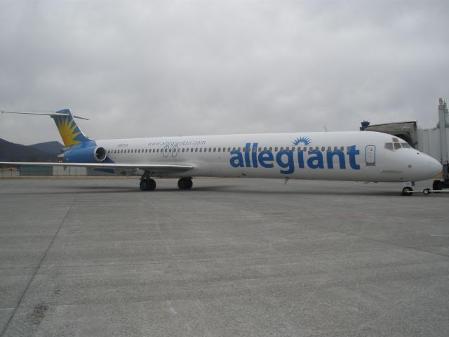 McDonnell Douglas MD-83 (N887GA) - Allegiant Air loaded and ready to go.I see these aircraft daily on the passenger ramp and being so I hardly ever take any pics of them,SO,some to come soon.