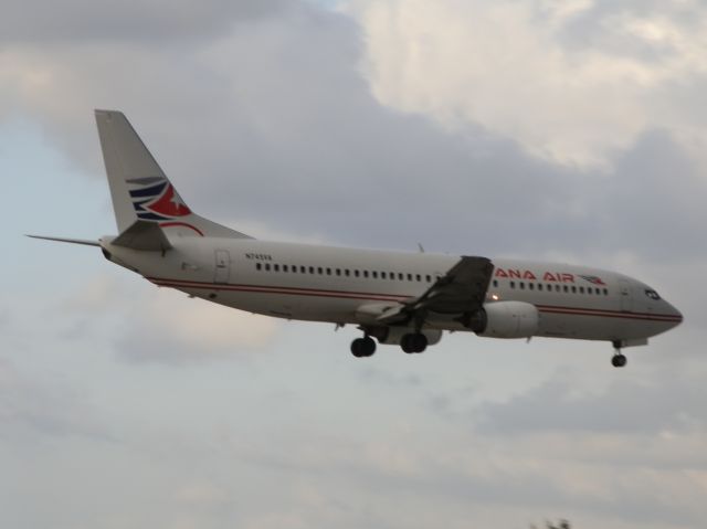 BOEING 737-400 (N745VA)