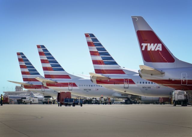 Boeing 737-800 (N961NN) - N961NN and friends