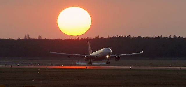 Airbus A330-200 (D-ALPH)