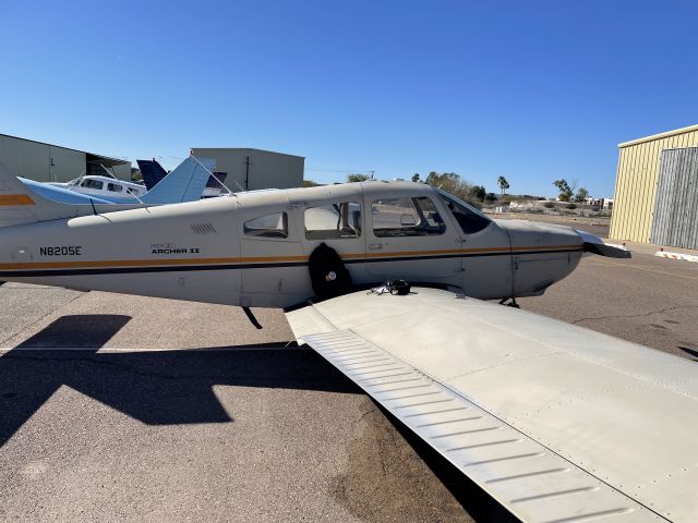 Piper Cherokee (N8205E)