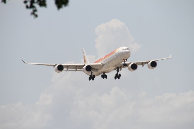 Airbus A340-500 (EC-JPU)