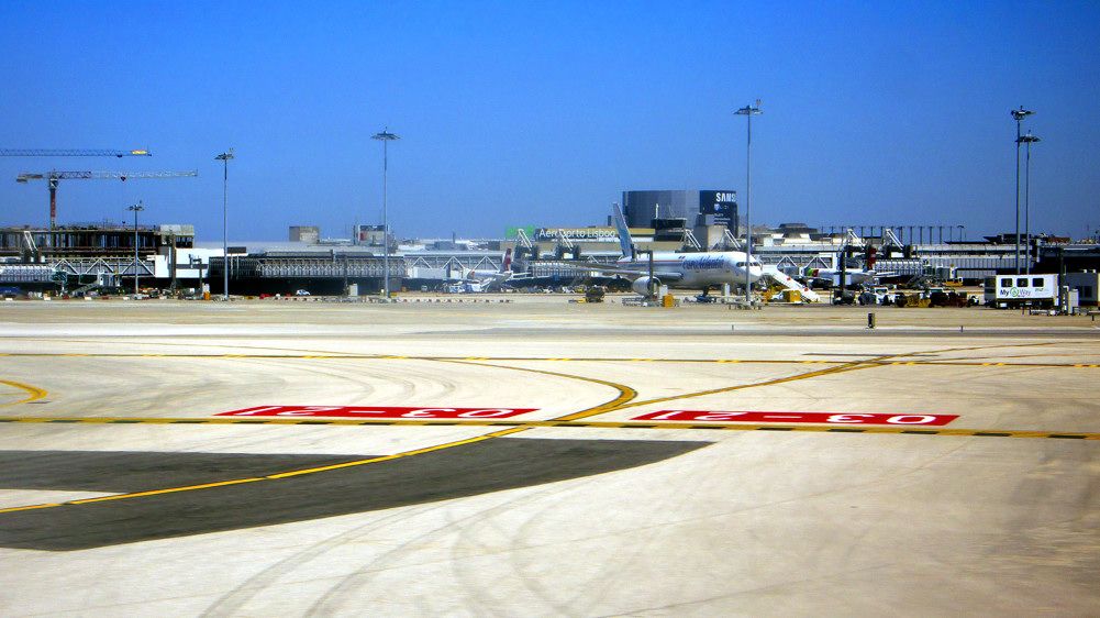 LPPT — - 2010 - Lisbon Airport from the Cockpit of a TAP A320