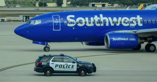 Boeing 737-700 (N441WN) - N441WN Southwest Airlines Boeing 737-7H4 s/n 29837 - Police Lee County Port Authority br /br /Southwest Florida International Airport (KRSW)br /Fort Myers, Floridabr /Photo: TDelCorobr /January 4, 2021