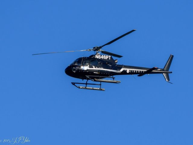 Eurocopter AS-350 AStar (N646PT) - Flying Up Hudson River near Kingston NY