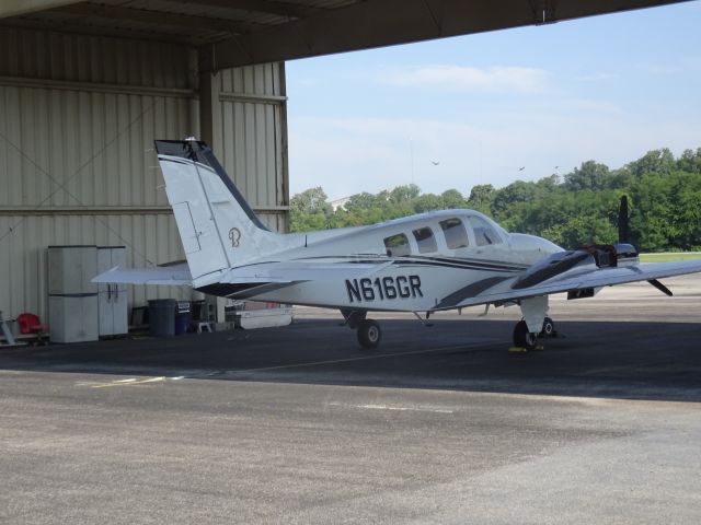 Beechcraft Baron (58) (N616GR)