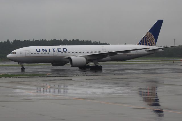 Boeing 777-200 (N219UA)