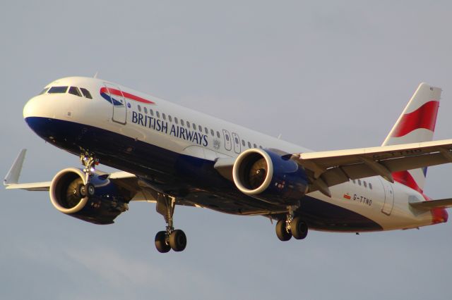 Airbus A320neo (G-TTNO) - A British Airways A320neo on final approach into LHR, landing on runway 27L.br /br /Location: Myrtle Ave.br /Date: 04.08.22 (dd/mm/yy).
