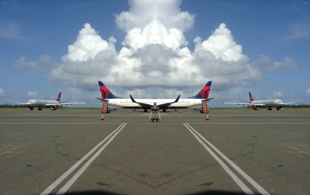 Boeing 737-800 (N396DA)