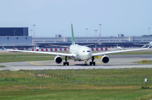 Airbus A330-200 (I-EJGB)