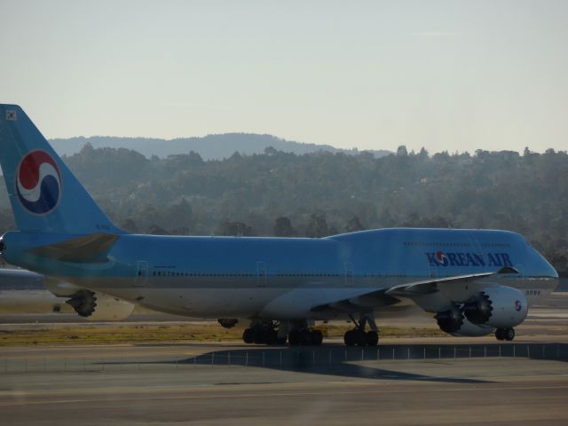 BOEING 747-8 (HL7632)