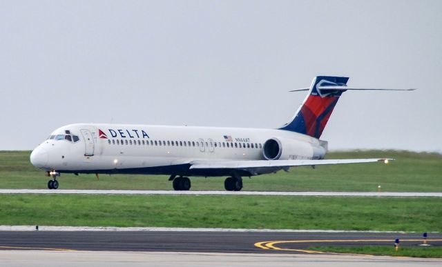 Boeing 717-200 (N944AT) - A Delta 717 taking off from GSP.