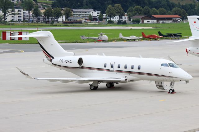 Bombardier Challenger 300 (CS-CHC)