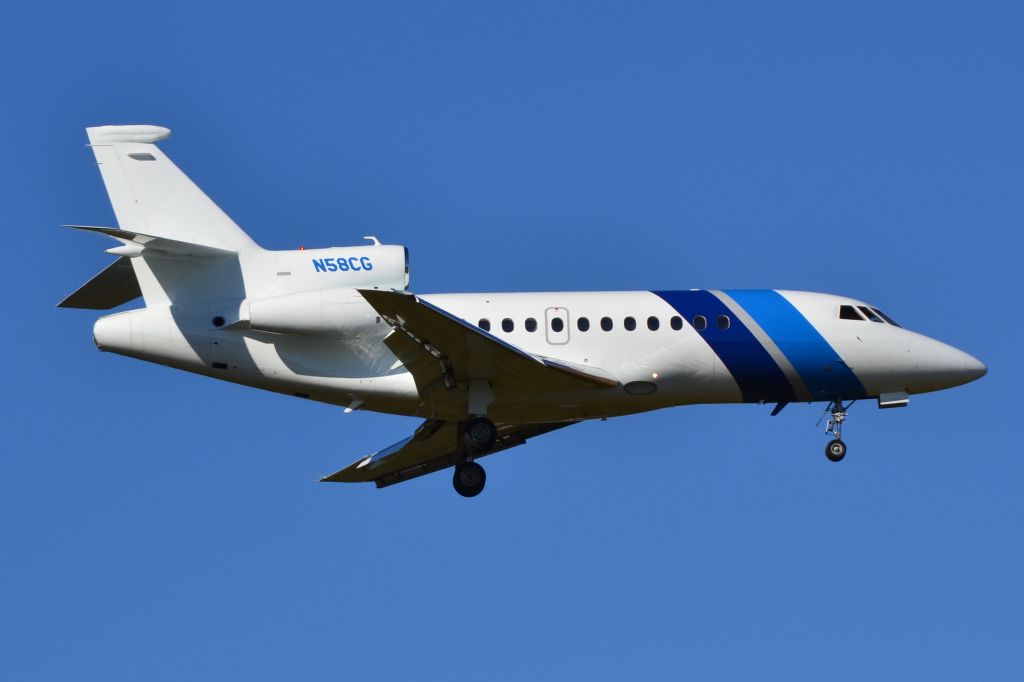 Dassault Falcon 900 (N58CG) - CORNING INC on final at KCLT - 10/24/18