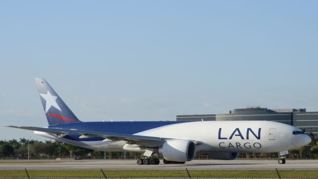 BOEING 777-200LR (N776LA)