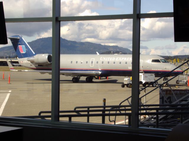 Canadair Regional Jet CRJ-200 (N957SW) - YYJ-SFO