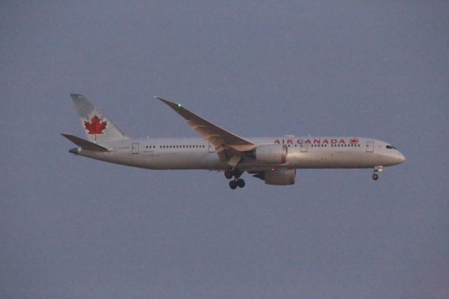 Boeing 787-9 Dreamliner (C-FNOH)