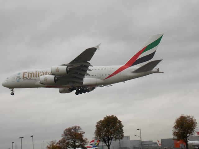 Airbus A380-800 (A6-EDL)