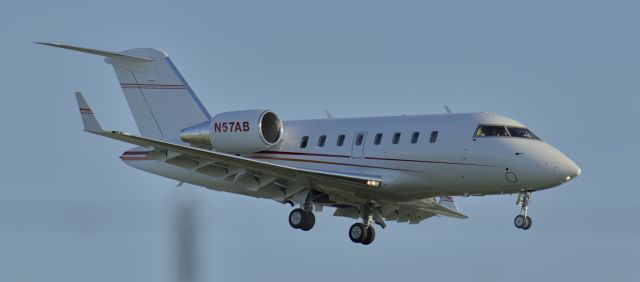 Canadair Challenger (N57AB) - 5.15.24 APPROACH AROUND 7PM TO RUNWAY 31.