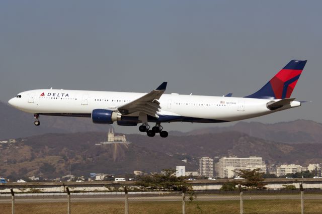 Airbus A330-300 (N811NW)