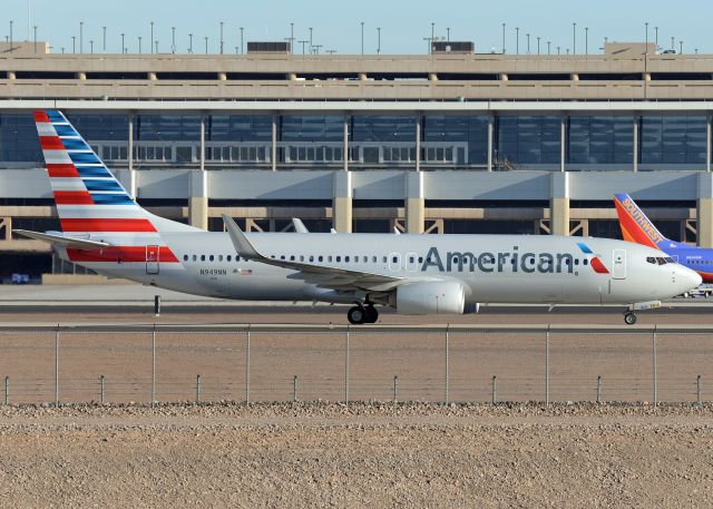 Boeing 737-800 (N949NN)