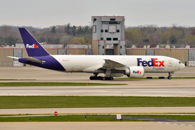 BOEING 777-200LR (N862FD) - 04-22-22