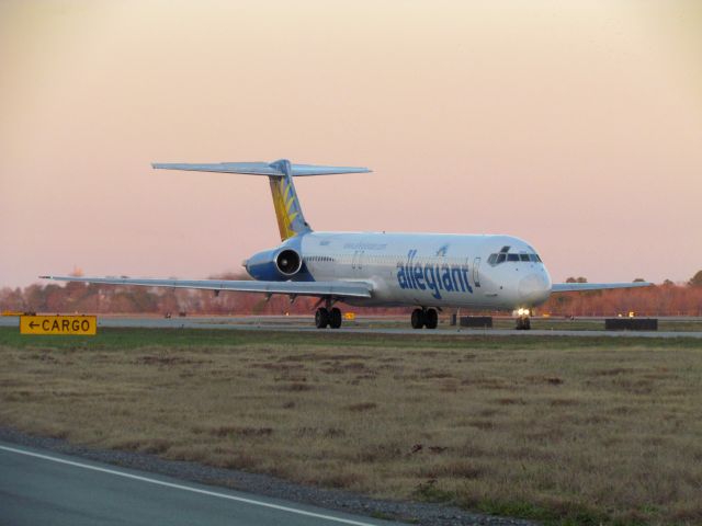 McDonnell Douglas MD-83 (N409NV)