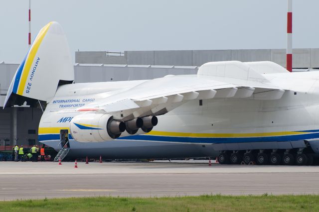 Antonov An-225 Mriya (UR-82060)