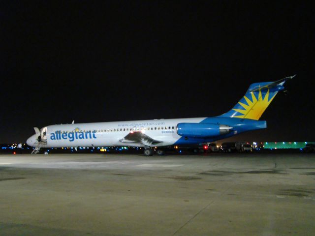 McDonnell Douglas MD-87 (N948MA) - stopped for coffee and ice.