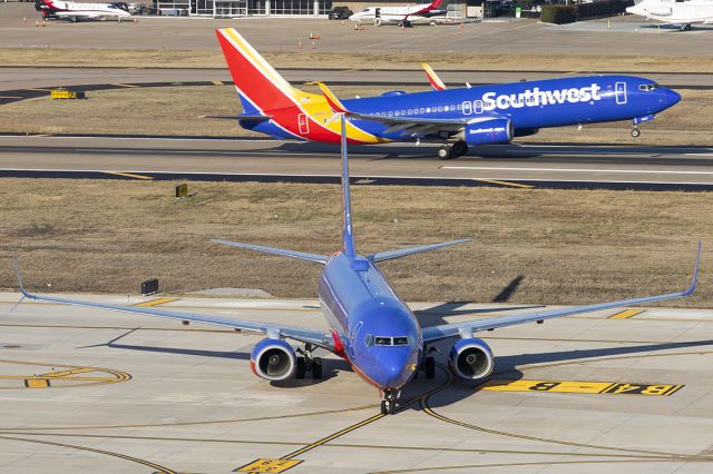 Boeing 737-800 (N8617E)