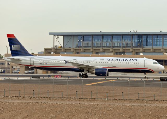 Airbus A321 (N152UW)