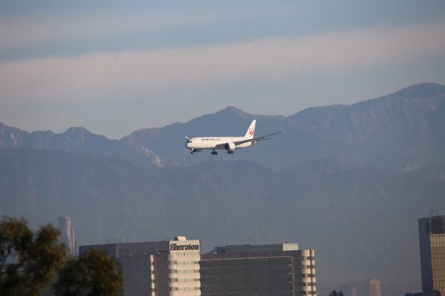 Boeing 787-9 Dreamliner (JA865J)