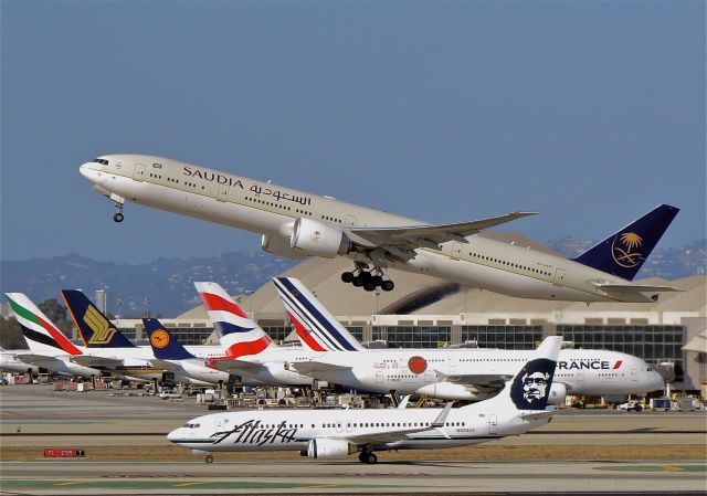 BOEING 777-300 (HZ-AK19) - Oct 18, 2014