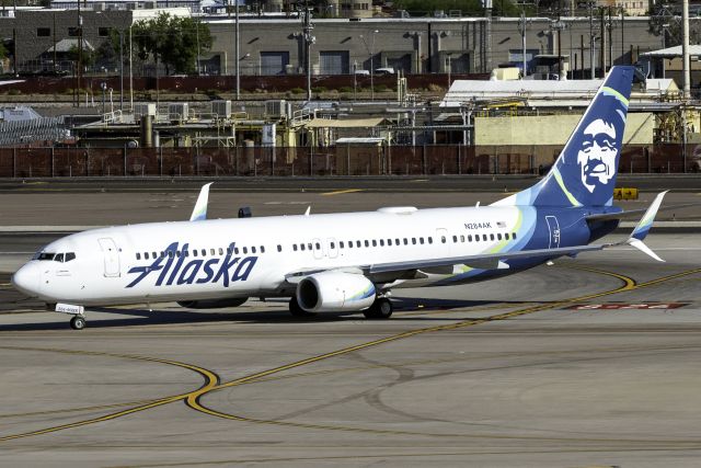 Boeing 737-900 (N284AK)