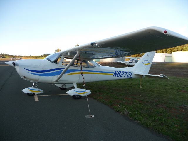 Cessna Skyhawk (N8272L) - New 67