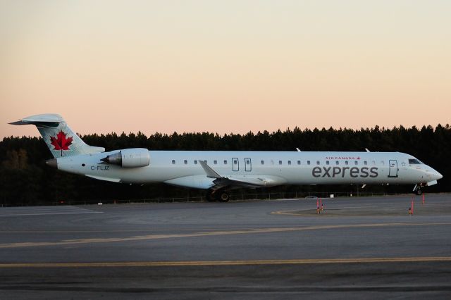 Canadair Regional Jet CRJ-900 (C-FLJZ)