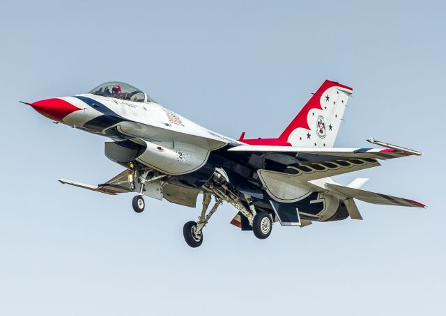 Lockheed F-16 Fighting Falcon — - Thunderbird 2 returns to YYZ after a stunning opening performance at the Canadian International Airshow 2018. Here on vey short finals for runway 24L, piloted by Maj. William Graeff (Left Wing)