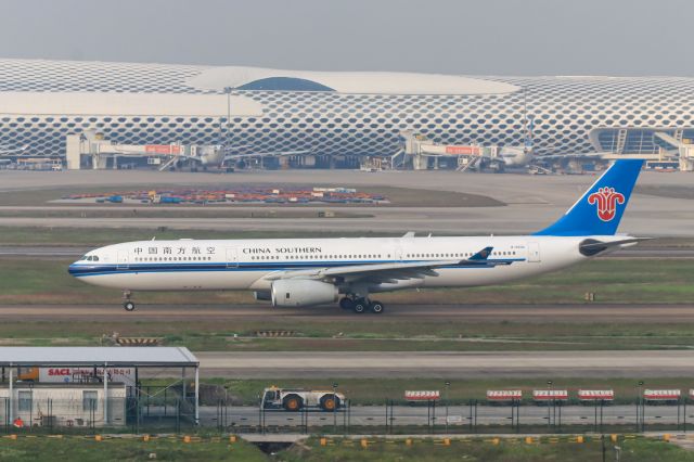 Airbus A330-300 (B-6502) - A330-343X(B-6502) Taxiing