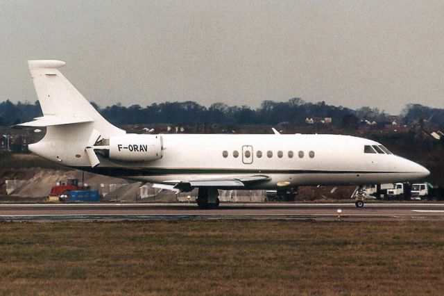 Dassault Falcon 2000 (F-ORAV) - Landing on rwy 08 in Mar-06.br /br /Reregistered N797HT 29-Jul-06,br /then HB-JSB 14-Jun-13.