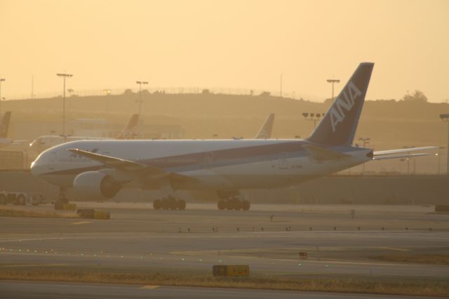 Boeing 777-200 (JA716A)