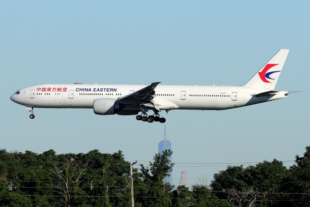 Boeing 777-200 (B-2020) - 'China Eastern 7177' from Shanghai landing on 22Lbr /(6/23)