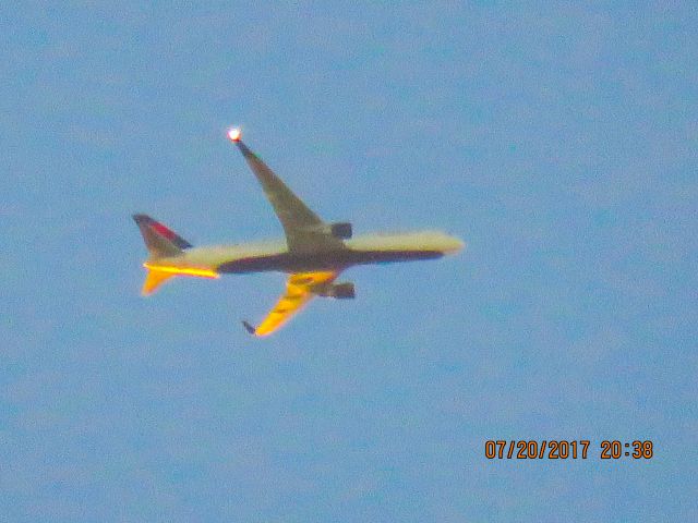 BOEING 767-300 (N188DN)