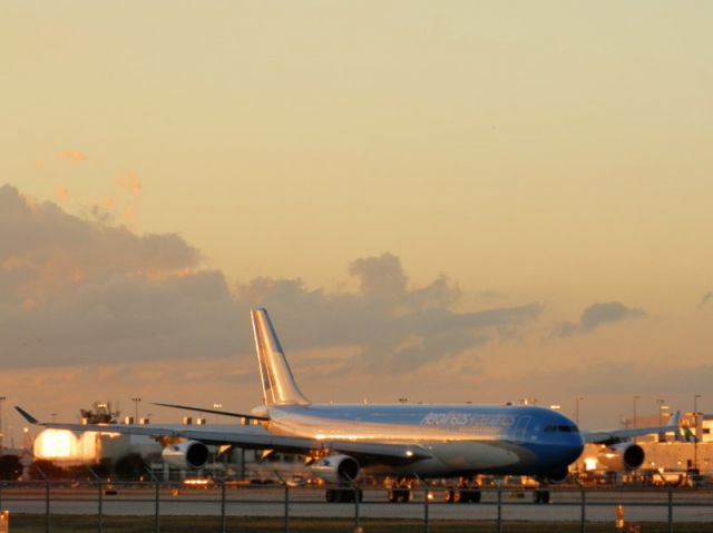 Airbus A340-300 (LV-CSD)