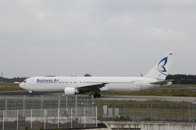 BOEING 767-300 (HS-BIS) - Taxi at NRT Airport on 2011/10/9