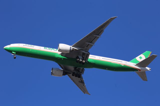 BOEING 777-300ER (B-16702)