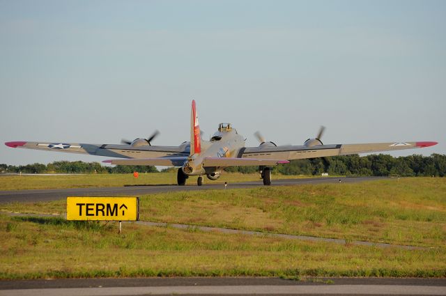 Boeing B-17 Flying Fortress (N93012)