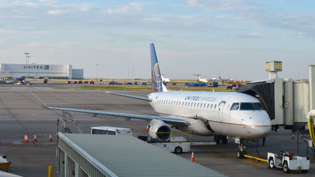 Embraer 175 (N103SY) - United Express Embraer ERJ-175LR N103SY in Denver 