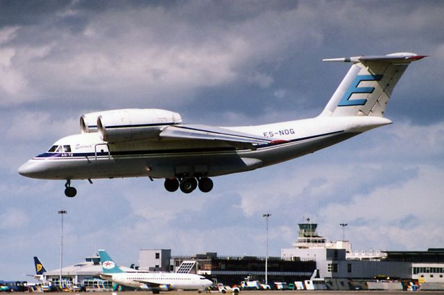 Antonov An-74-200 (ES-NOG) - July 2001 : Short final for 28 at Dublin.