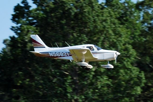 Piper Cherokee (N56821)